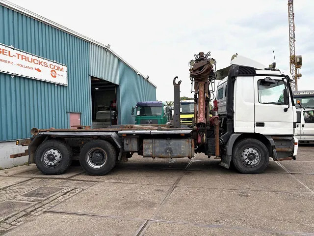 Mercedes-Benz Actros 2540 L 6x2 MP1 WITH V-CRANE & HOOK-ARM SYSTEM (EPS WITH CLUTCH (3 PEDALS) / REDUCTION AXLE / STEEL-/AIR SUSPENSION / P.T. - Hook lift truck, Crane truck: picture 4 Mercedes-Benz Actros 2540 L 6x2 MP1 WITH V-CRANE & HOOK-ARM SYSTEM (EPS WITH CLUTCH (3 PEDALS) / REDUCTION AXLE / STEEL-/AIR SUSPENSION / P.T. - Hook lift truck, Crane truck: picture 4