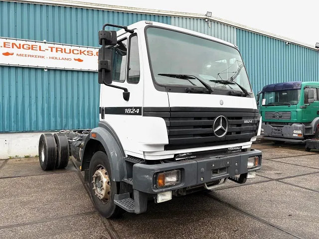 Mercedes-Benz SK 1824 K (ONLY 226.000 KM!) 4x2 FULL STEEL CHASSIS (MANUAL GEARBOX / REDUCTION AXLE / FULL STEEL SUSPENSION / P.T.O.) - Cab chassis truck: picture 2 Mercedes-Benz SK 1824 K (ONLY 226.000 KM!) 4x2 FULL STEEL CHASSIS (MANUAL GEARBOX / REDUCTION AXLE / FULL STEEL SUSPENSION / P.T.O.) - Cab chassis truck: picture 2