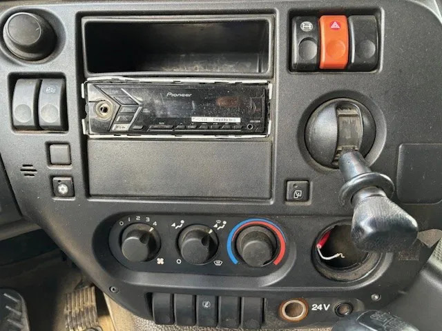 Tractor unit DAF CF 85.410 4x2 SLEEPERCAB (ZF16 MANUAL GEARBOX / EURO 5 / AIRCONDITIONING): picture 9