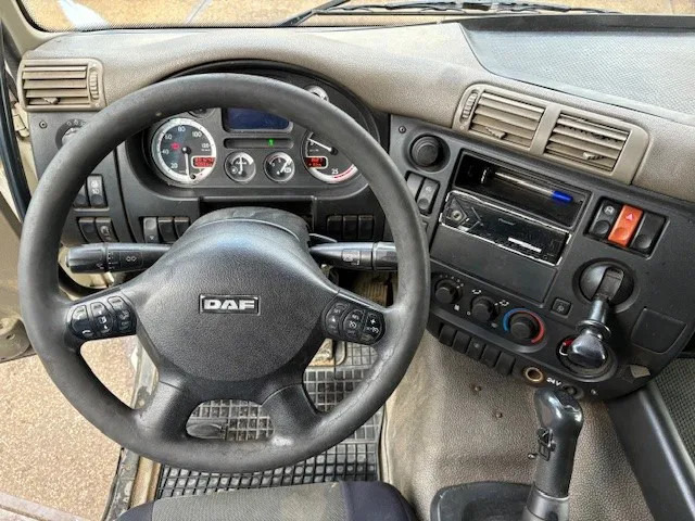 Tractor unit DAF CF 85.410 4x2 SLEEPERCAB (ZF16 MANUAL GEARBOX / EURO 5 / AIRCONDITIONING): picture 6