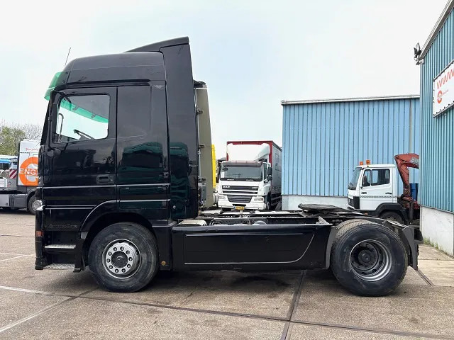 Mercedes-Benz Actros 1840 LS (MP1) 4x2 MEGASPACE (EPS WITH CLUTCH (3 PEDALS) / RETARDER / AIRCONDITIONING) - Tractor unit: picture 5 Mercedes-Benz Actros 1840 LS (MP1) 4x2 MEGASPACE (EPS WITH CLUTCH (3 PEDALS) / RETARDER / AIRCONDITIONING) - Tractor unit: picture 5
