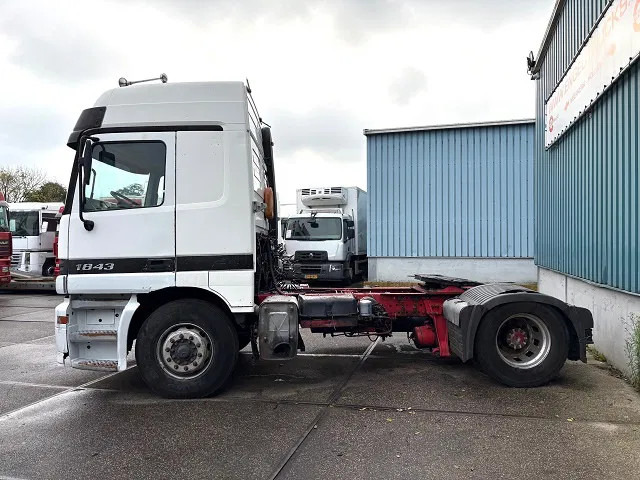 Mercedes-Benz Actros 1843 LS (MP1) (EPS WITH CLUTCH (3 PEDALS) / AIRCONDITIONING / SUNVISOR / ETC.) - Tractor unit: picture 5 Mercedes-Benz Actros 1843 LS (MP1) (EPS WITH CLUTCH (3 PEDALS) / AIRCONDITIONING / SUNVISOR / ETC.) - Tractor unit: picture 5