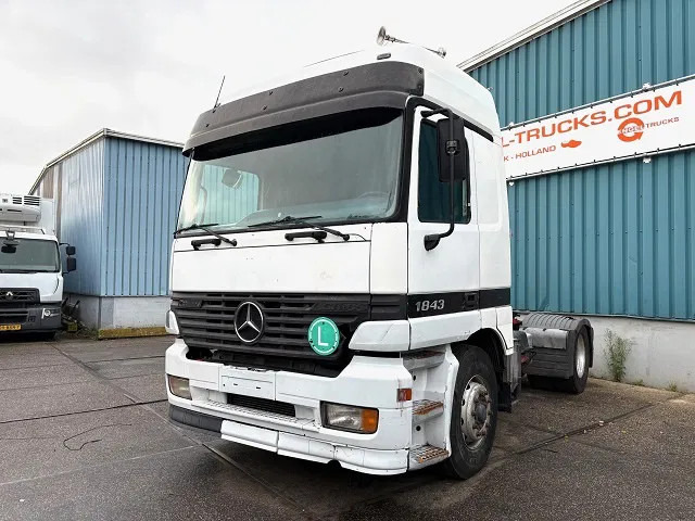Mercedes-Benz Actros 1843 LS (MP1) (EPS WITH CLUTCH (3 PEDALS) / AIRCONDITIONING / SUNVISOR / ETC.) - Tractor unit: picture 1 Mercedes-Benz Actros 1843 LS (MP1) (EPS WITH CLUTCH (3 PEDALS) / AIRCONDITIONING / SUNVISOR / ETC.) - Tractor unit: picture 1
