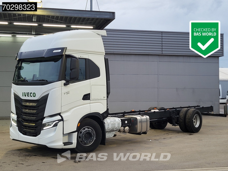 Iveco S-Way 420 4X2 NEW! Chassis, Automatic Standklima 2xTanks Euro 6 - Cab chassis truck: picture 1 Iveco S-Way 420 4X2 NEW! Chassis, Automatic Standklima 2xTanks Euro 6 - Cab chassis truck: picture 1