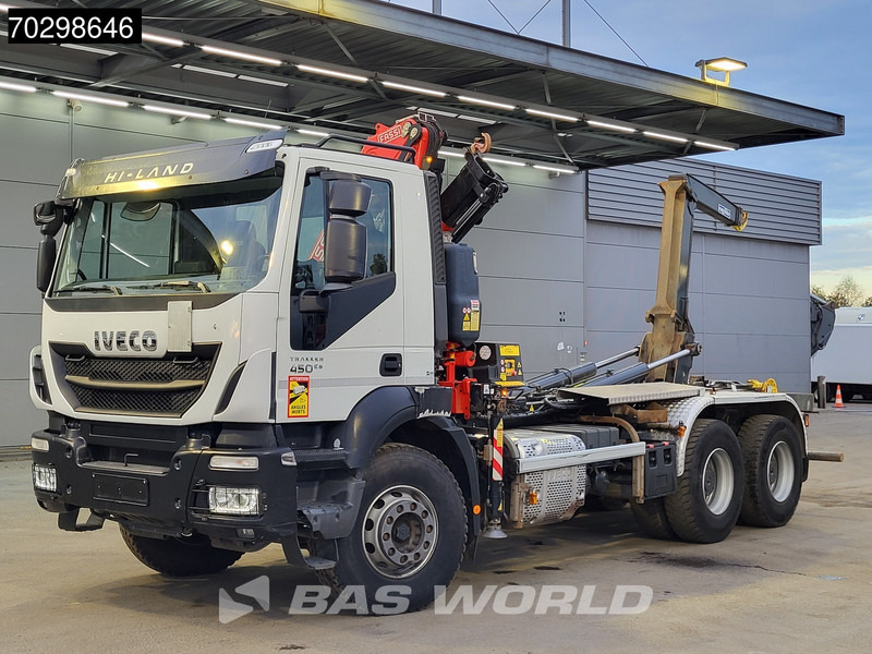 Iveco Trakker 450 6X4 Fassi F120B.2.22 Crane Marrel AL16S50 Retarder Big-axle Euro 6 - Hook lift truck, Crane truck: picture 3 Iveco Trakker 450 6X4 Fassi F120B.2.22 Crane Marrel AL16S50 Retarder Big-axle Euro 6 - Hook lift truck, Crane truck: picture 3