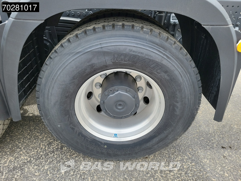 Mercedes-Benz Arocs 3743 8X4 NEW chassis Big-Axle Alcoa's Euro 6 - Cab chassis truck: picture 5 Mercedes-Benz Arocs 3743 8X4 NEW chassis Big-Axle Alcoa's Euro 6 - Cab chassis truck: picture 5