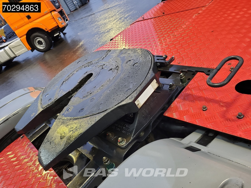 Tractor unit MAN TGX 18.510 TGX 4X2 Individual Lion S! Full-Air Retarder Standairco 2xTanks Leather PTO ACC Navi LED Euro 6: picture 9 Tractor unit MAN TGX 18.510 TGX 4X2 Individual Lion S! Full-Air Retarder Standairco 2xTanks Leather PTO ACC Navi LED Euro 6: picture 9