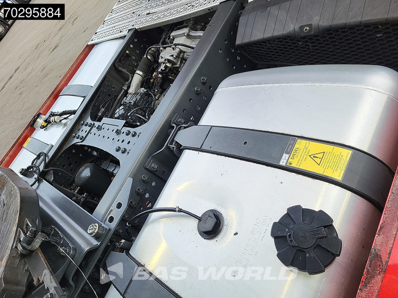 Tractor unit Mercedes-Benz Actros 1858 4X2 GigaSpace Retarder 2xTanks Leather Standairco PPC Navi ACC Euro 6: picture 14 Tractor unit Mercedes-Benz Actros 1858 4X2 GigaSpace Retarder 2xTanks Leather Standairco PPC Navi ACC Euro 6: picture 14