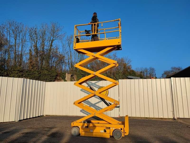 Haulotte CISEAUX COMPACT 10N - Vertical mast lift: picture 1 Haulotte CISEAUX COMPACT 10N - Vertical mast lift: picture 1