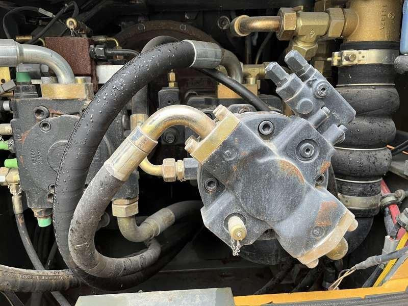 Wheel loader Liebherr L554: picture 28