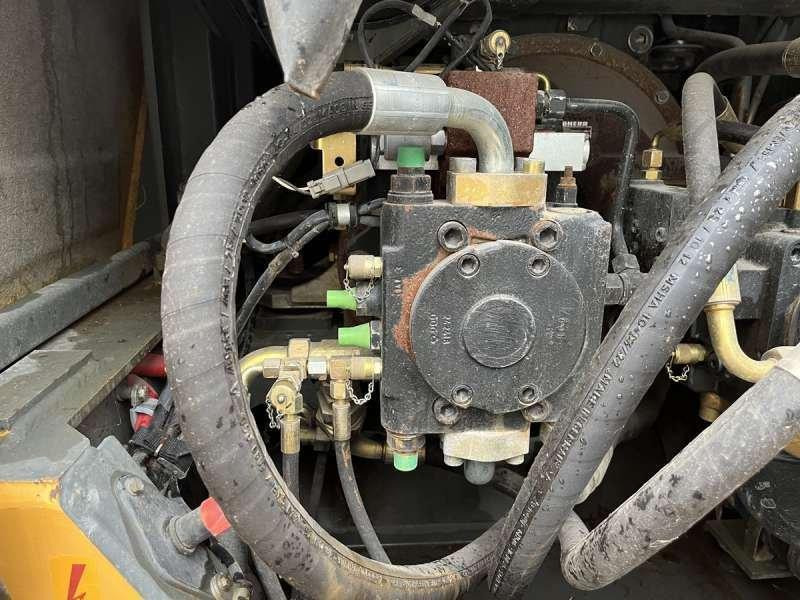 Wheel loader Liebherr L554: picture 30