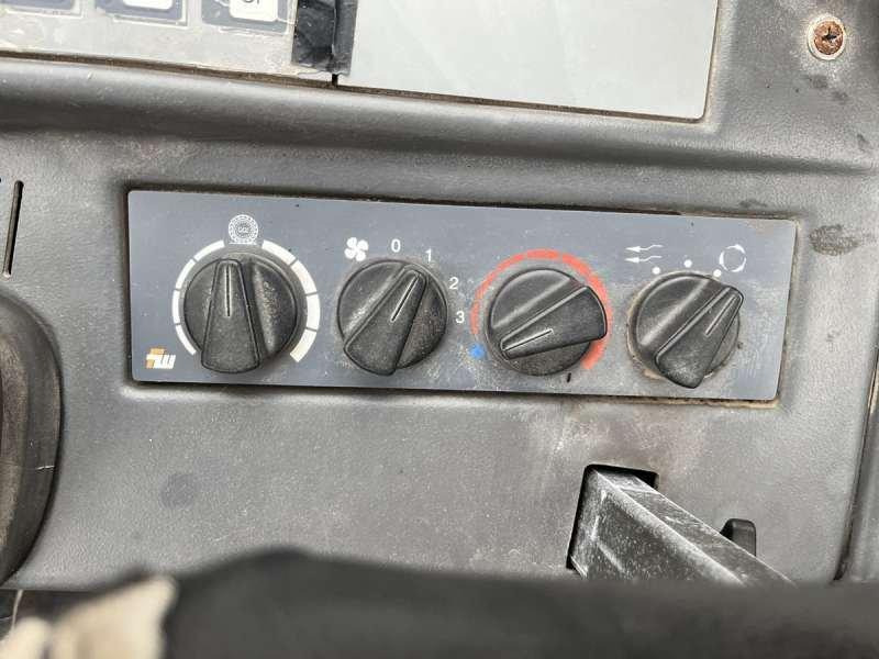 Wheel loader Liebherr L554: picture 48