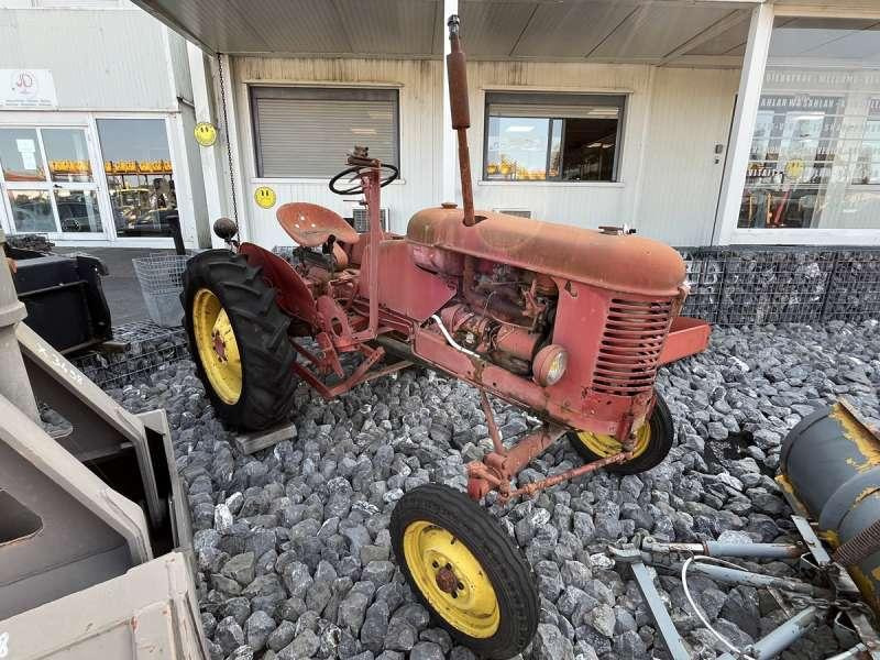 MASSEY-HARRIS PONY 812 - Farm tractor: picture 2 MASSEY-HARRIS PONY 812 - Farm tractor: picture 2