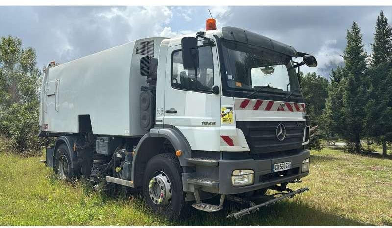 Mercedes AXOR 1829 - Road sweeper: picture 1 Mercedes AXOR 1829 - Road sweeper: picture 1