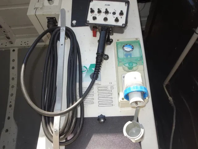 Renault Master 12 METER SKY WORKER - Commercial vehicle: picture 5 Renault Master 12 METER SKY WORKER - Commercial vehicle: picture 5