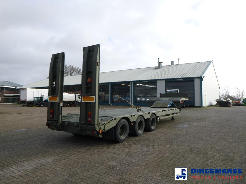 Broshuis 3-axle semi-lowbed trailer E-2130 / 73 t + ramps - Low loader semi-trailer: picture 3 Broshuis 3-axle semi-lowbed trailer E-2130 / 73 t + ramps - Low loader semi-trailer: picture 3