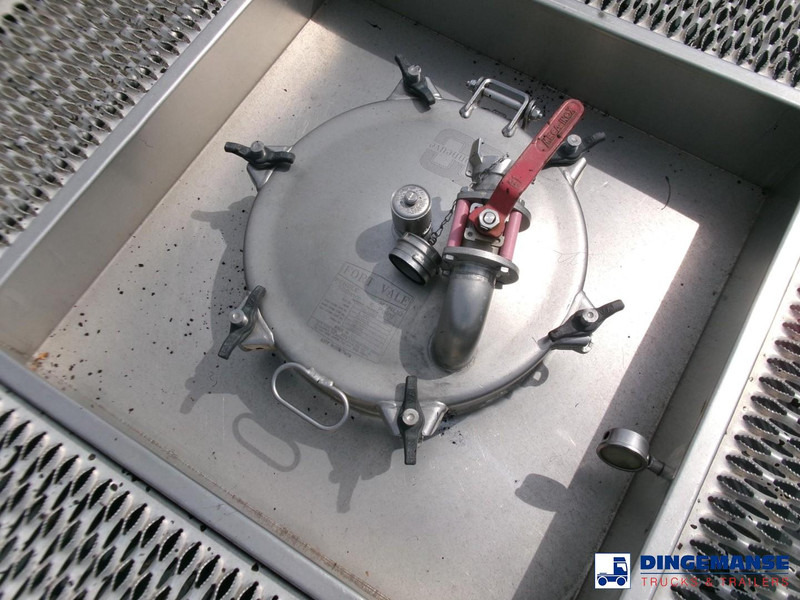 Tank semi-trailer MAISONNEUVE Bitumen tank inox 33.8 m3 / 1 comp + pump: picture 17 Tank semi-trailer MAISONNEUVE Bitumen tank inox 33.8 m3 / 1 comp + pump: picture 17