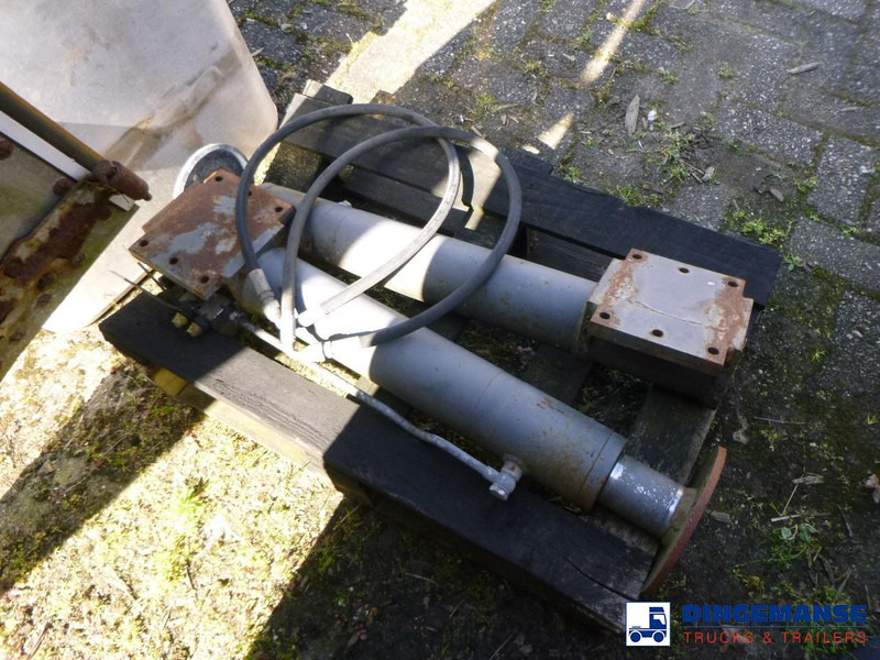 Onbekend 2 Support legs for loading crane - Hydraulic cylinder: picture 2 Onbekend 2 Support legs for loading crane - Hydraulic cylinder: picture 2