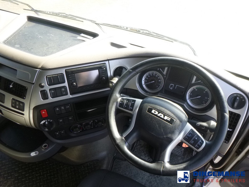 Interior photo 1: Tractor unit DAF XF 460 6x2 RHD Euro 6