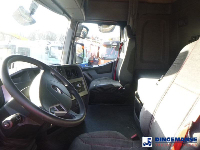 Interior photo 1: Tractor unit Renault T 460 4x2 Euro 6 + ADR
