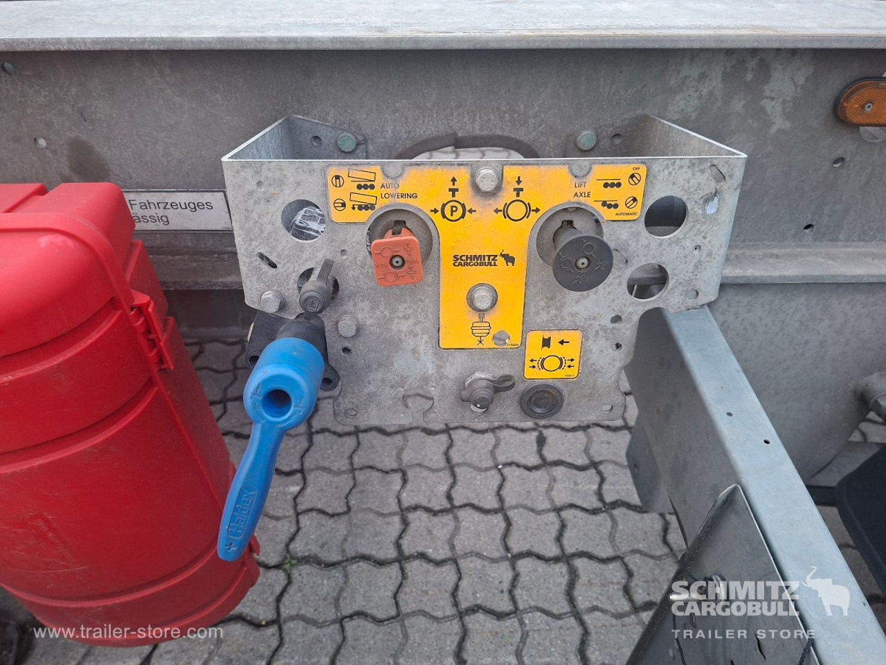 SCHMITZ Zentralachsanhänger Wechselfahrgestell - Container transporter/ Swap body trailer: picture 3 SCHMITZ Zentralachsanhänger Wechselfahrgestell - Container transporter/ Swap body trailer: picture 3