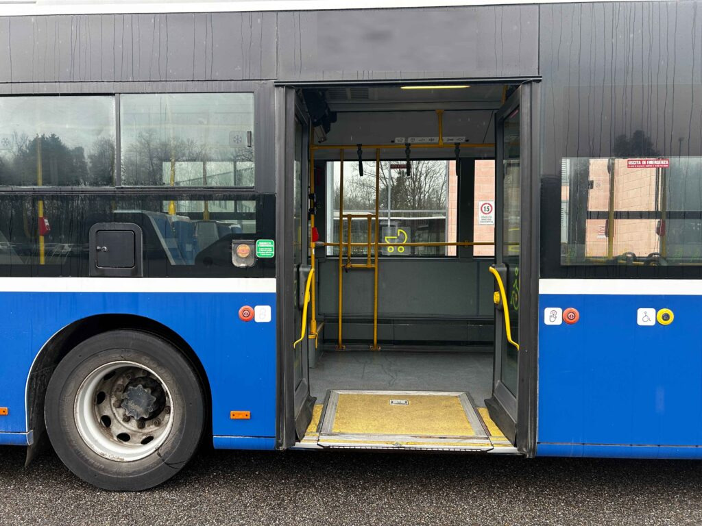 Interior photo 1: City bus N.5 MERCEDES BENZ CONECTO G – Anno 2016 Interior photo 1: City bus N.5 MERCEDES BENZ CONECTO G – Anno 2016