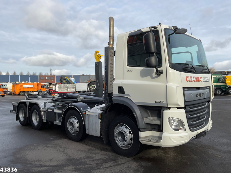DAF FAC CF 370 8x2 NIEUWE Hyvalift 26 Ton haakarmsysteem!! Just 177.485 km! - Hook lift truck: picture 3 DAF FAC CF 370 8x2 NIEUWE Hyvalift 26 Ton haakarmsysteem!! Just 177.485 km! - Hook lift truck: picture 3