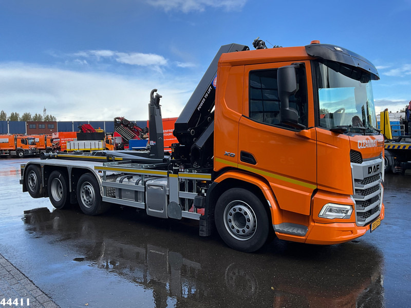 DAF FAQ XD 450 8x2 Euro 6 HMF 28 Tonmeter laadkraan - Hook lift truck, Crane truck: picture 3 DAF FAQ XD 450 8x2 Euro 6 HMF 28 Tonmeter laadkraan - Hook lift truck, Crane truck: picture 3