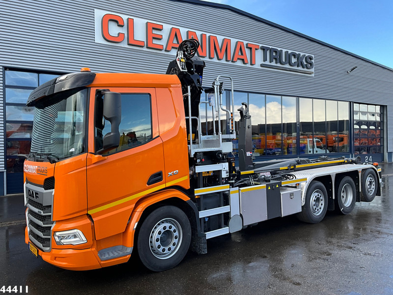 DAF FAQ XD 450 8x2 Euro 6 HMF 28 Tonmeter laadkraan - Hook lift truck, Crane truck: picture 2 DAF FAQ XD 450 8x2 Euro 6 HMF 28 Tonmeter laadkraan - Hook lift truck, Crane truck: picture 2