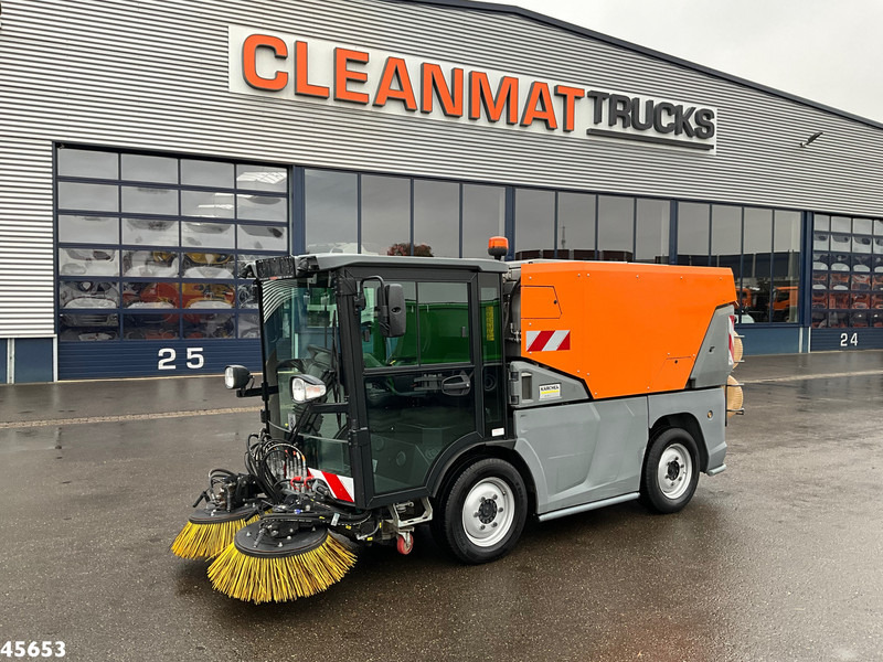 Kärcher MC 250 Just 16.579 km! - Road sweeper: picture 2 Kärcher MC 250 Just 16.579 km! - Road sweeper: picture 2