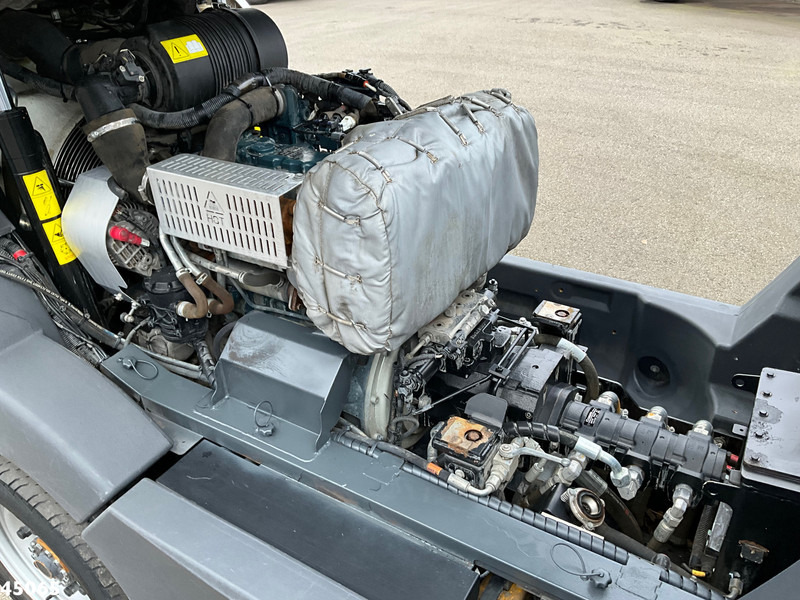 Road sweeper Mathieu MC 210 Azura Flex Euro 6 Just 8.800 km!: picture 11 Road sweeper Mathieu MC 210 Azura Flex Euro 6 Just 8.800 km!: picture 11