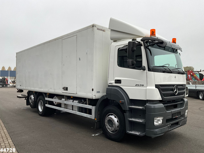 Mercedes-Benz Axor 2636 6x2 Dhollandia laadklep Just 265.901 km! - Box truck: picture 4 Mercedes-Benz Axor 2636 6x2 Dhollandia laadklep Just 265.901 km! - Box truck: picture 4