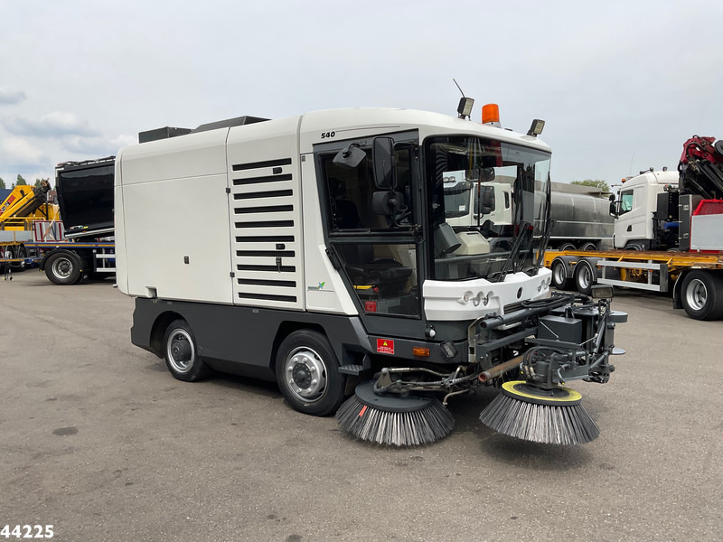 Ravo 540 with 3-rd brush - Road sweeper: picture 5 Ravo 540 with 3-rd brush - Road sweeper: picture 5