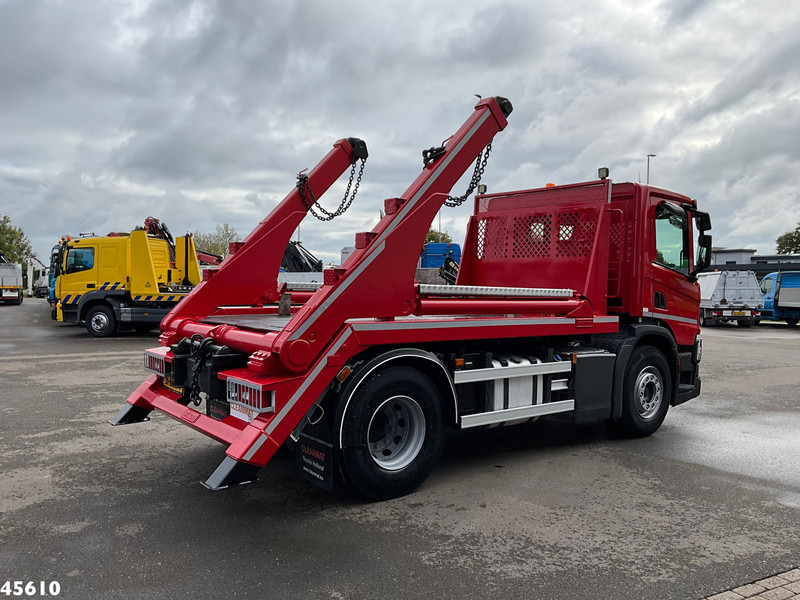 Scania P 250 Euro 6 Hyvalift 14 Ton portaalarmsysteem Just 106.234 Km! - Skip loader truck: picture 4 Scania P 250 Euro 6 Hyvalift 14 Ton portaalarmsysteem Just 106.234 Km! - Skip loader truck: picture 4