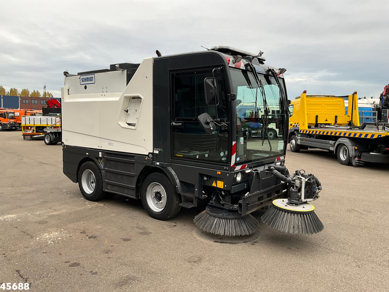 Schmidt Cleango Compact 500 Euro 6 with 3-rd brush Just 41.050 km! - Road sweeper: picture 4 Schmidt Cleango Compact 500 Euro 6 with 3-rd brush Just 41.050 km! - Road sweeper: picture 4