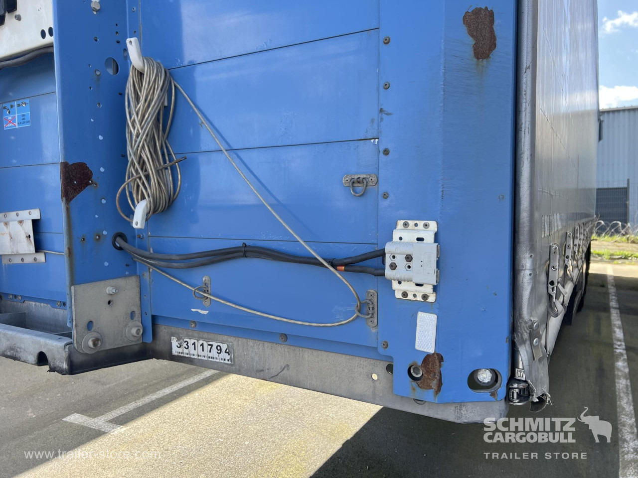 SCHMITZ Curtainsider Standard Taillift - Curtainsider semi-trailer: picture 3 SCHMITZ Curtainsider Standard Taillift - Curtainsider semi-trailer: picture 3