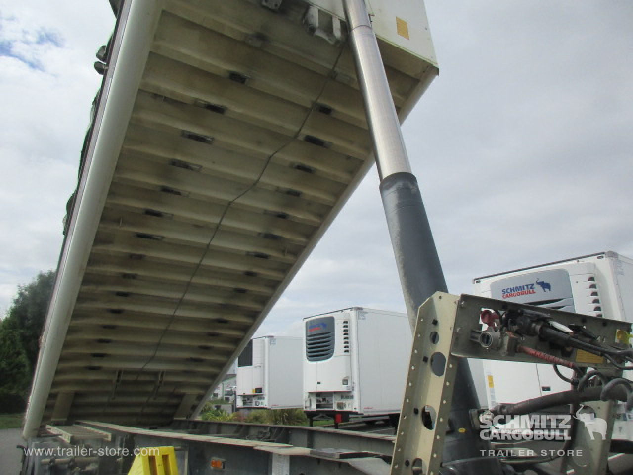 SCHMITZ Tipper Alu-square sided body 24m³ - Tipper semi-trailer: picture 2 SCHMITZ Tipper Alu-square sided body 24m³ - Tipper semi-trailer: picture 2