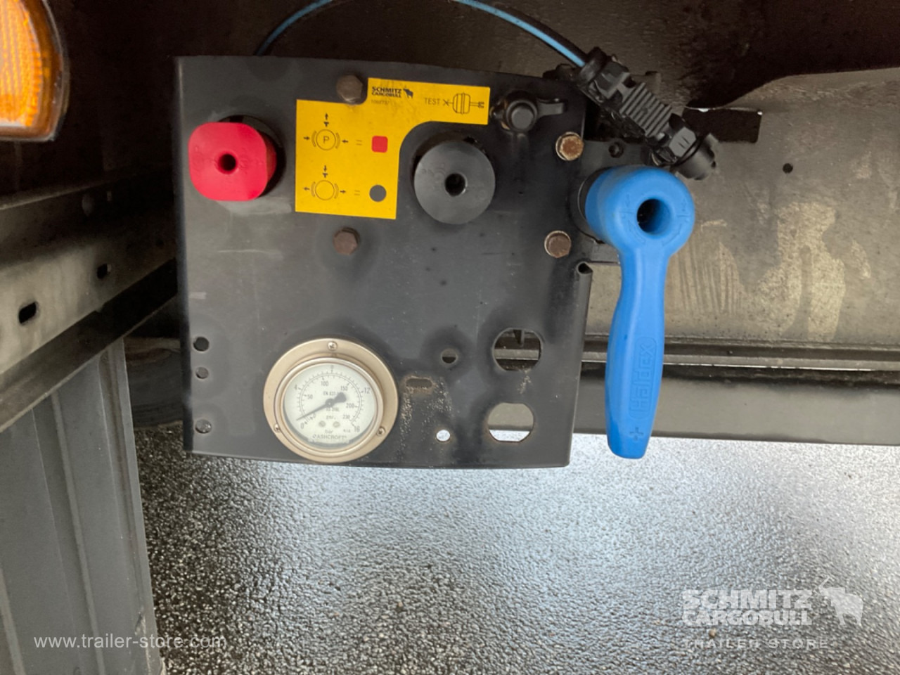 Curtainsider semi-trailer SCHMITZ Curtainsider Standard Forklift holder: picture 6