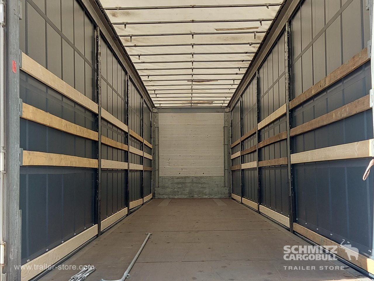 SCHMITZ Curtainsider Mega - Curtainsider semi-trailer: picture 4 SCHMITZ Curtainsider Mega - Curtainsider semi-trailer: picture 4