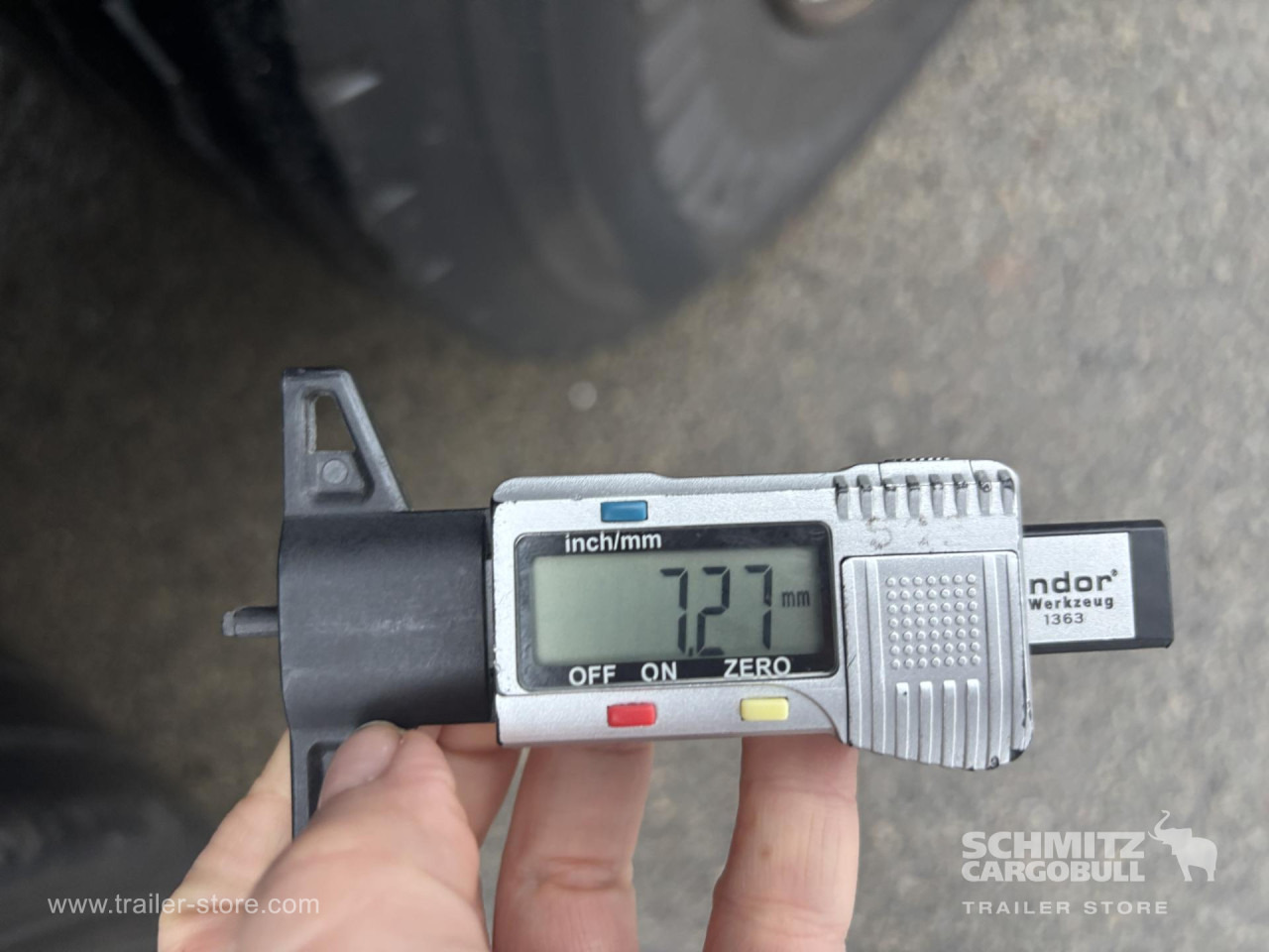 SCHMITZ Curtainsider Standard - Curtainsider semi-trailer: picture 4 SCHMITZ Curtainsider Standard - Curtainsider semi-trailer: picture 4