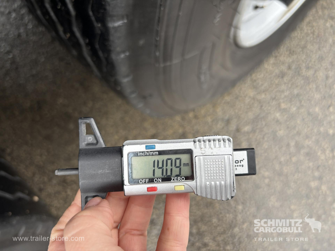 SCHMITZ Curtainsider Standard - Curtainsider semi-trailer: picture 4 SCHMITZ Curtainsider Standard - Curtainsider semi-trailer: picture 4