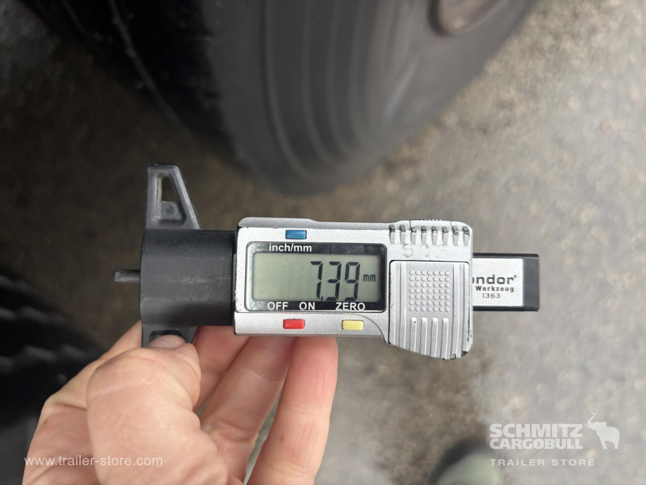 SCHMITZ Curtainsider Standard - Curtainsider semi-trailer: picture 4 SCHMITZ Curtainsider Standard - Curtainsider semi-trailer: picture 4