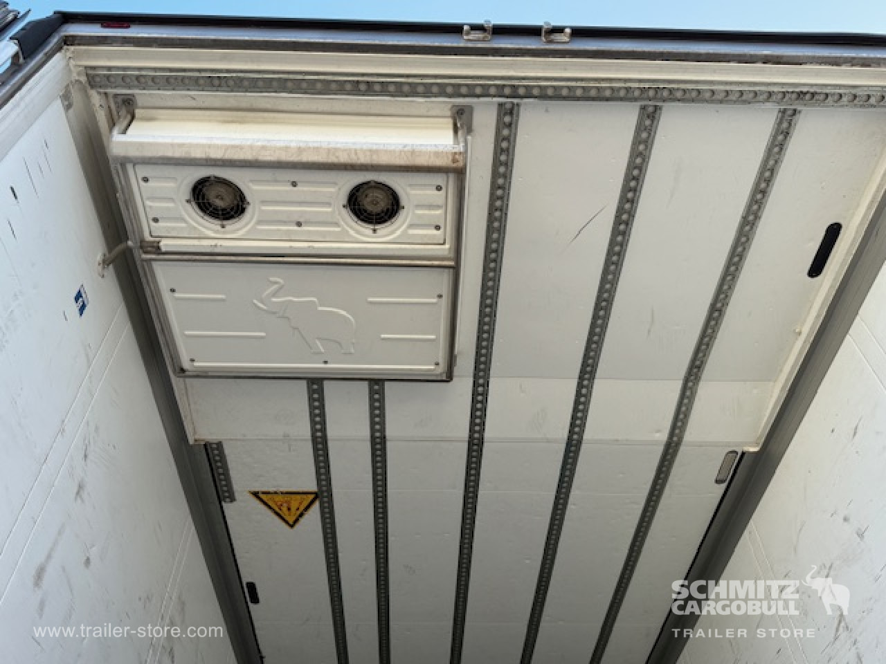 SCHMITZ Oplegger Vries Multitemp Taillift - Isothermal semi-trailer: picture 4 SCHMITZ Oplegger Vries Multitemp Taillift - Isothermal semi-trailer: picture 4