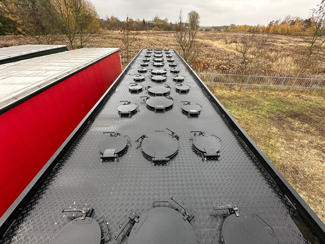 Tipper semi-trailer KEMPF SKM AK unloader 4 chambers with lower chute / capacity 65 m3 / 12 pieces: picture 9