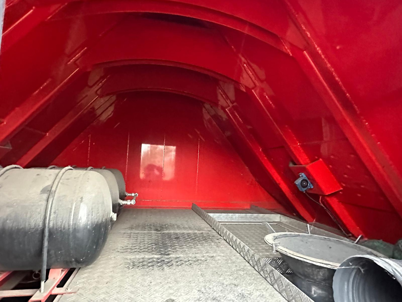 Tipper semi-trailer KEMPF SKM AK unloader 4 chambers with lower chute / capacity 65 m3 / 12 pieces: picture 17