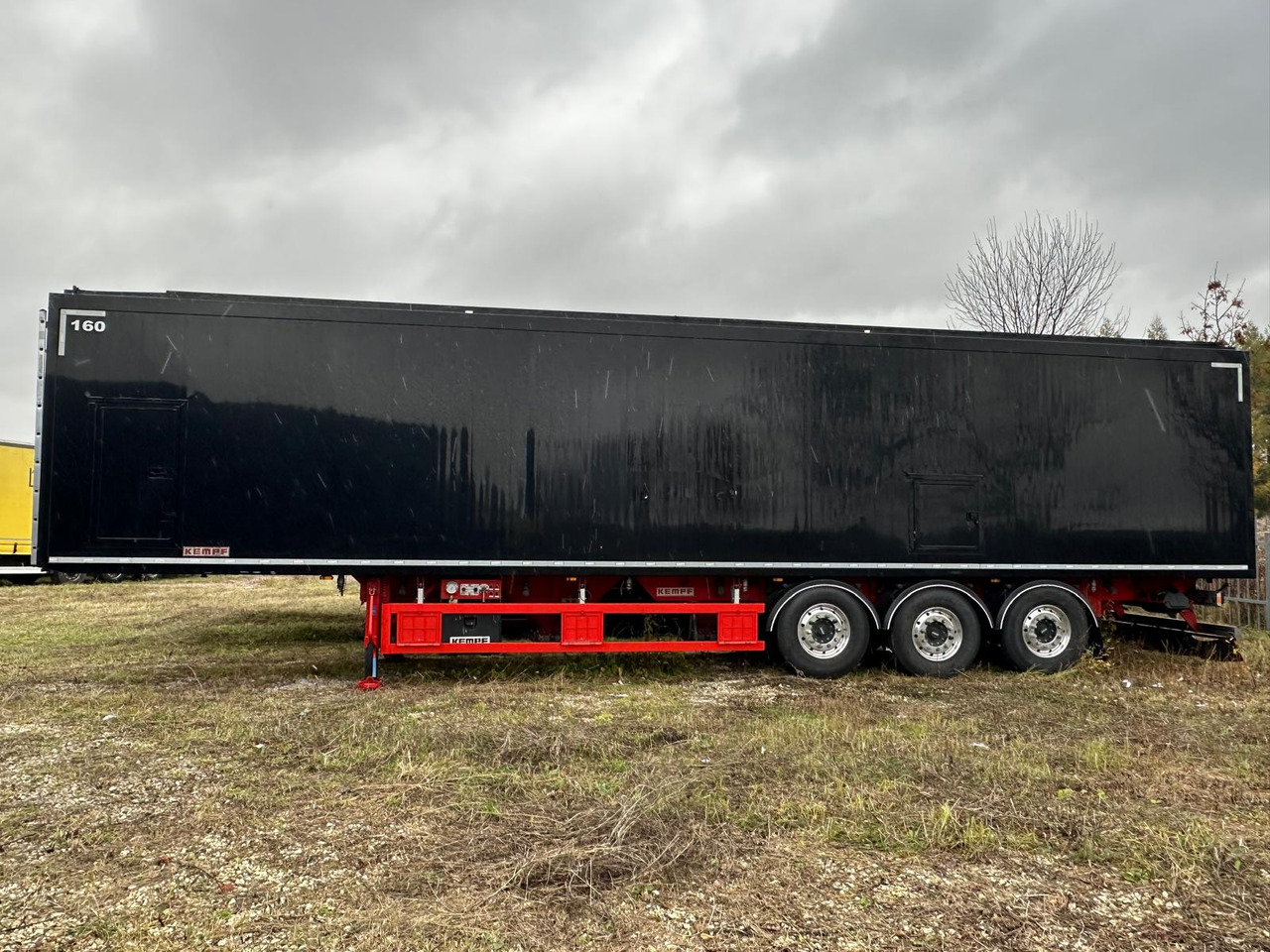 KEMPF SKM AK unloader 4 chambers with lower chute / capacity 65 m3 / 12 pieces - Tipper semi-trailer: picture 1 KEMPF SKM AK unloader 4 chambers with lower chute / capacity 65 m3 / 12 pieces - Tipper semi-trailer: picture 1