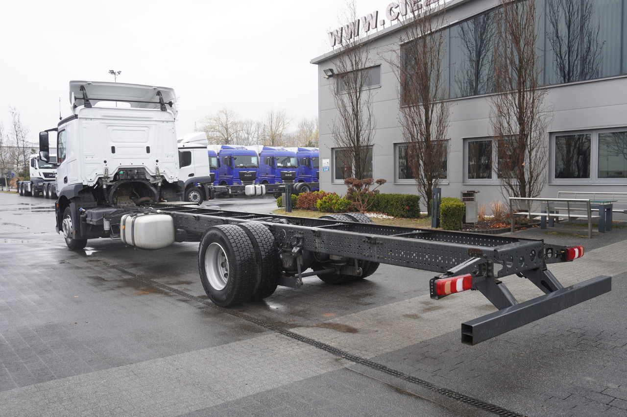 MERCEDES-BENZ Actros 1824 / 9.1 m chassis / sleeping cabin - Cab chassis truck: picture 3 MERCEDES-BENZ Actros 1824 / 9.1 m chassis / sleeping cabin - Cab chassis truck: picture 3