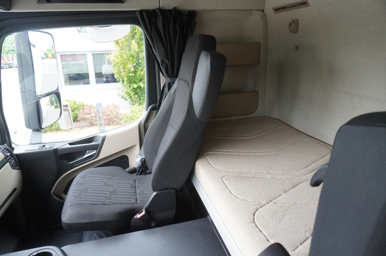 Refrigerator truck MERCEDES-BENZ Actros 1824 / Refrigerator 22 EPAL / Carrier Supra 950 / Sleeping cabin: picture 24