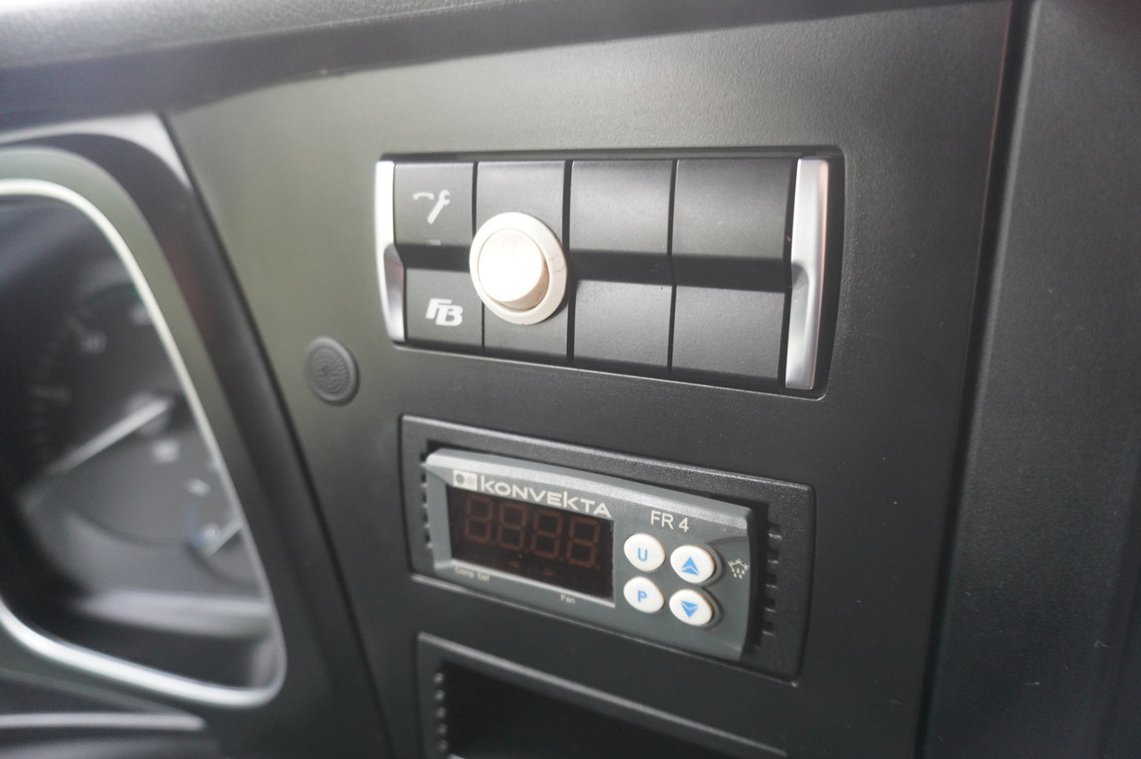 Refrigerator truck MERCEDES-BENZ Actros 1824 / Refrigerator 22 EPAL / Carrier Supra 950 / Sleeping cabin: picture 21