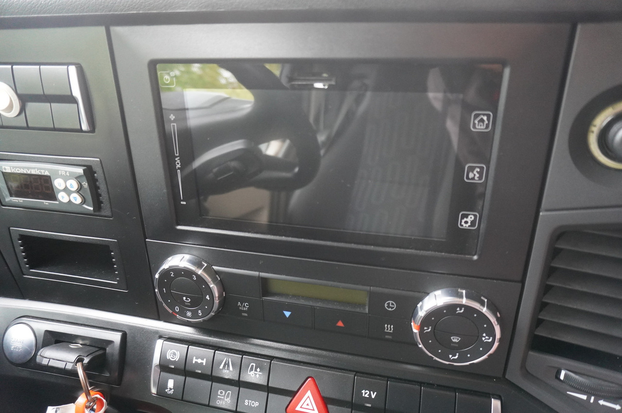 Refrigerator truck MERCEDES-BENZ Actros 1824 / Refrigerator 22 EPAL / Carrier Supra 950 / Sleeping cabin: picture 20
